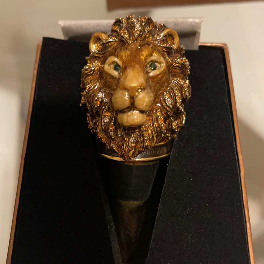 Jay Strongwater wine stopper